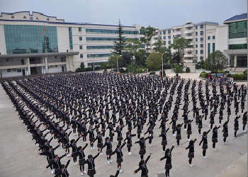 云南曲靖麒麟職業(yè)技術(shù)學(xué)校2021年招生地址